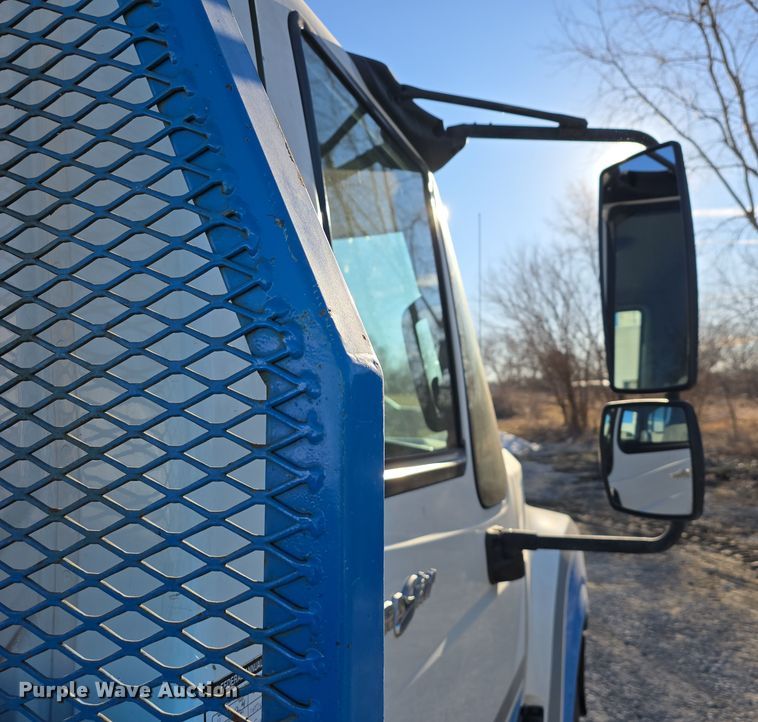 image for item DW3142 2013 International TerraStar flatbed truck