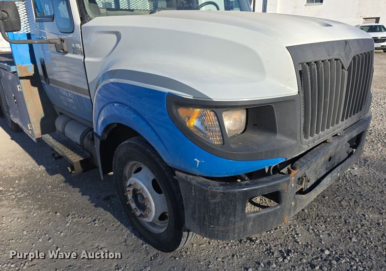 image for item DW3142 2013 International TerraStar flatbed truck