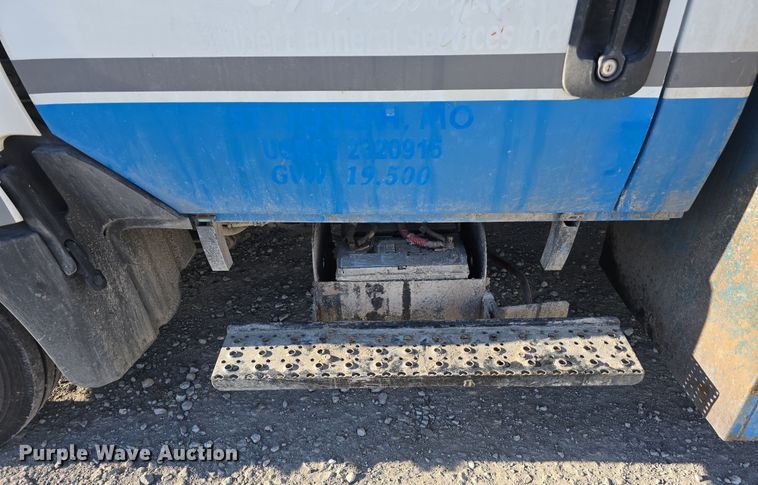 image for item DW3142 2013 International TerraStar flatbed truck