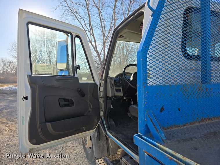 image for item DW3142 2013 International TerraStar flatbed truck