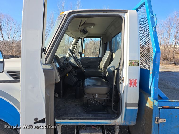 image for item DW3142 2013 International TerraStar flatbed truck