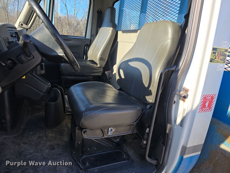 image for item DW3142 2013 International TerraStar flatbed truck