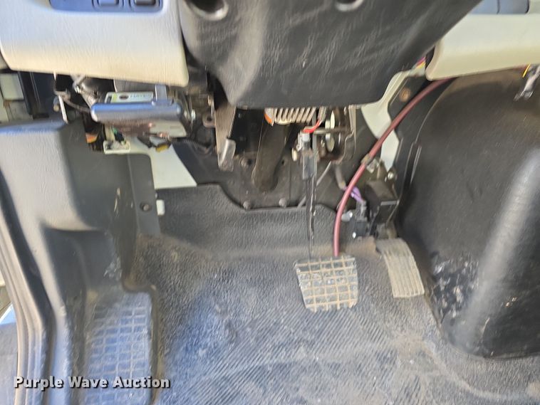 image for item DW3142 2013 International TerraStar flatbed truck