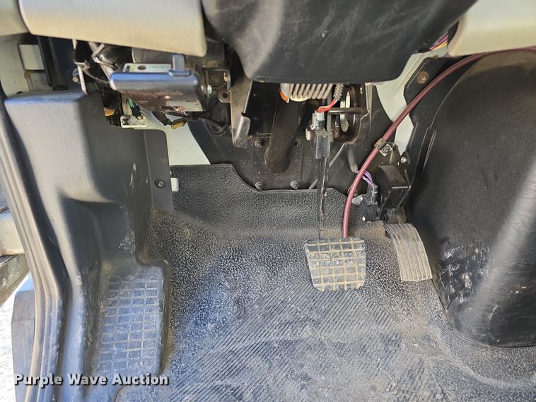 image for item DW3142 2013 International TerraStar flatbed truck