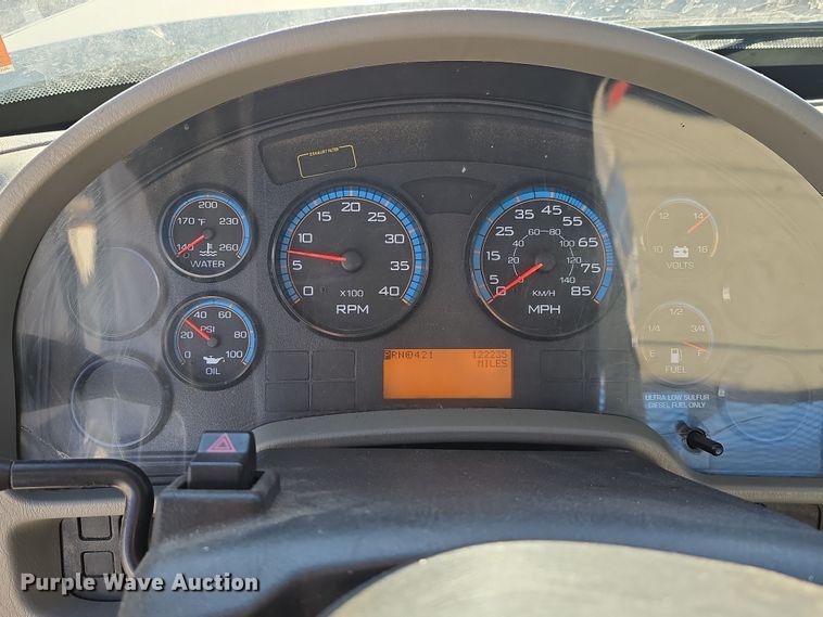 image for item DW3142 2013 International TerraStar flatbed truck