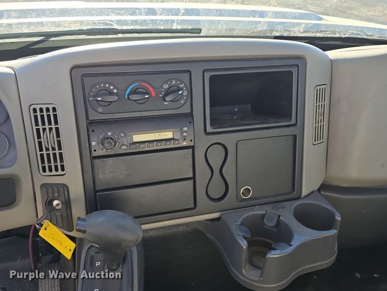 image for item DW3142 2013 International TerraStar flatbed truck