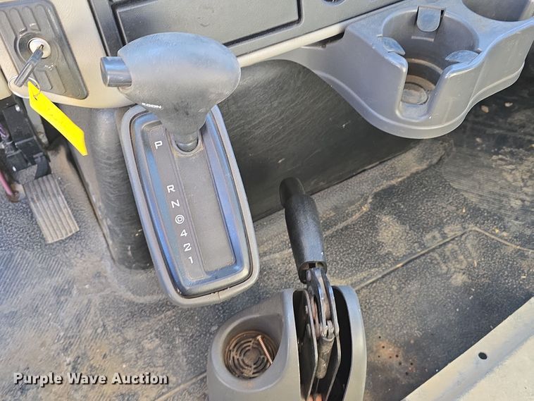 image for item DW3142 2013 International TerraStar flatbed truck