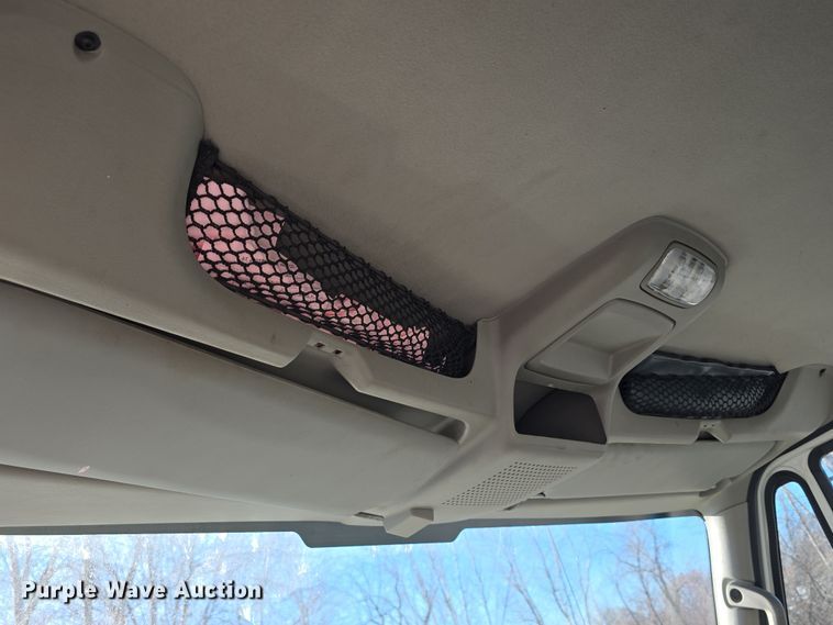 image for item DW3142 2013 International TerraStar flatbed truck