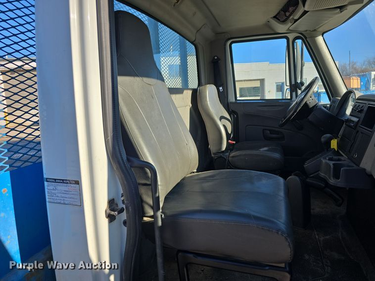 image for item DW3142 2013 International TerraStar flatbed truck