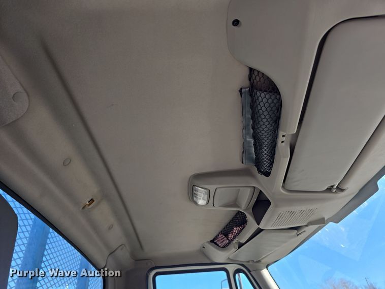 image for item DW3142 2013 International TerraStar flatbed truck