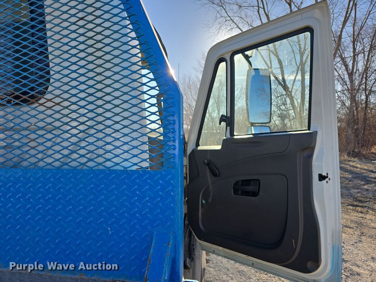 image for item DW3142 2013 International TerraStar flatbed truck