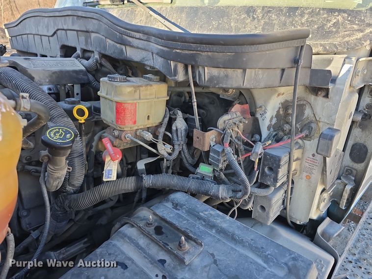 image for item DW3142 2013 International TerraStar flatbed truck