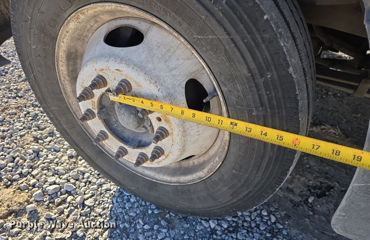 image for item DW3142 2013 International TerraStar flatbed truck