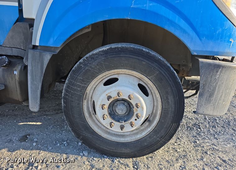 image for item DW3142 2013 International TerraStar flatbed truck