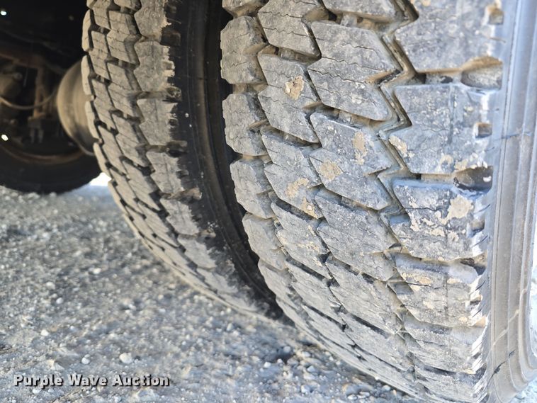 image for item DW3142 2013 International TerraStar flatbed truck