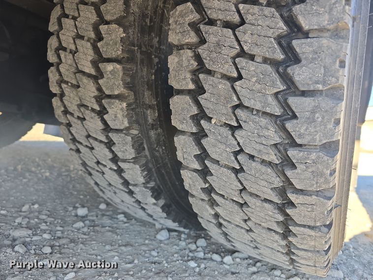 image for item DW3142 2013 International TerraStar flatbed truck