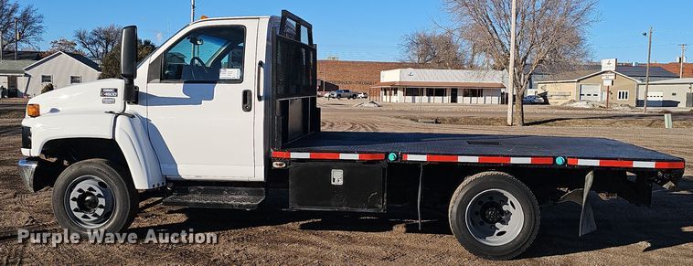 image for item DW3164 2003 GMC C4500 flatbed truck
