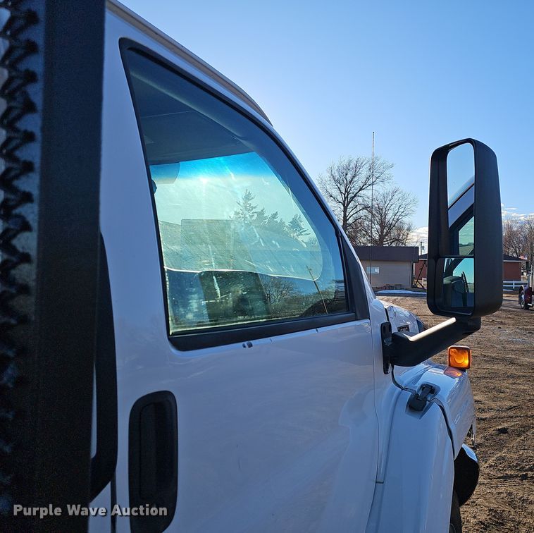 image for item DW3164 2003 GMC C4500 flatbed truck