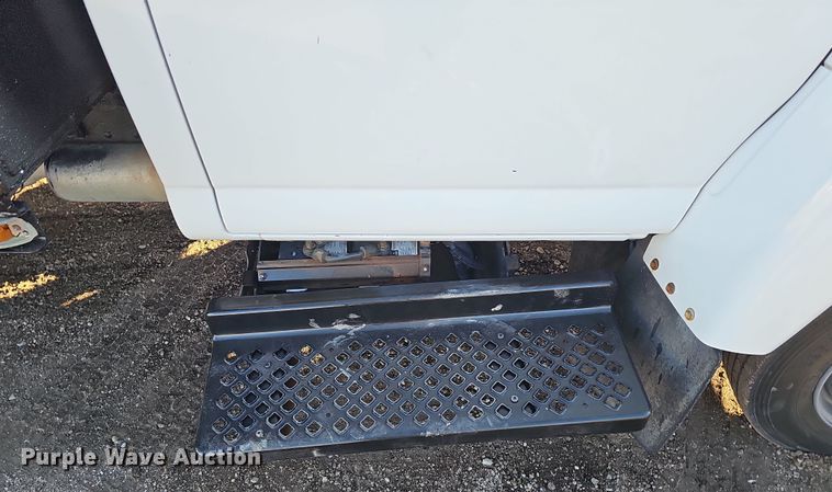 image for item DW3164 2003 GMC C4500 flatbed truck