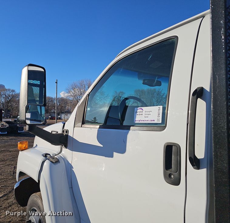 image for item DW3164 2003 GMC C4500 flatbed truck