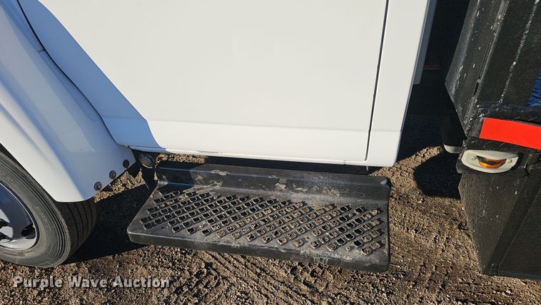 image for item DW3164 2003 GMC C4500 flatbed truck