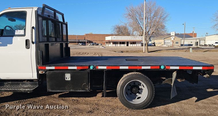 image for item DW3164 2003 GMC C4500 flatbed truck