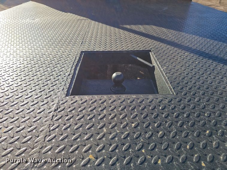 image for item DW3164 2003 GMC C4500 flatbed truck