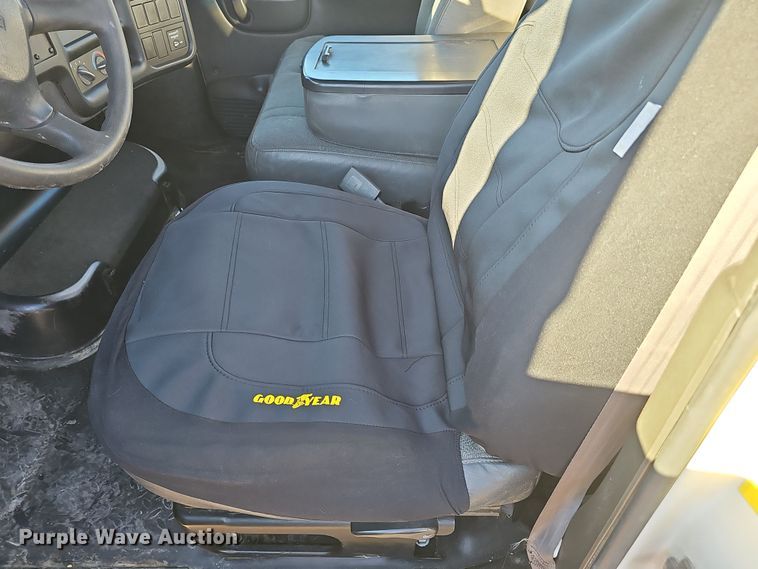 image for item DW3164 2003 GMC C4500 flatbed truck