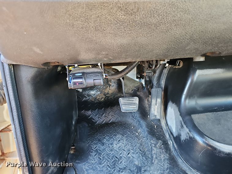 image for item DW3164 2003 GMC C4500 flatbed truck