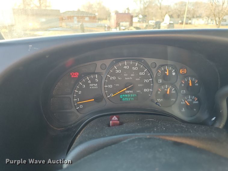 image for item DW3164 2003 GMC C4500 flatbed truck