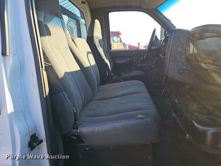 image for item DW3164 2003 GMC C4500 flatbed truck