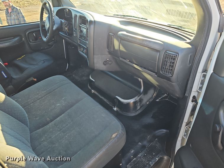 image for item DW3164 2003 GMC C4500 flatbed truck