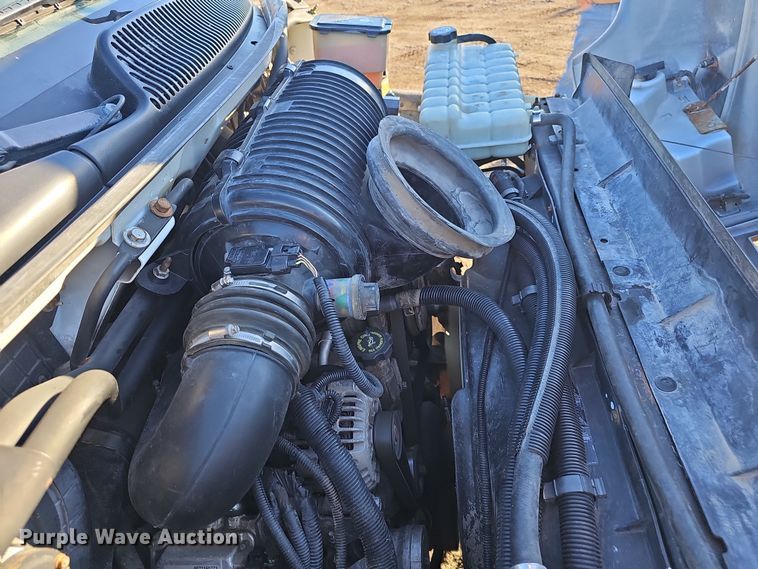 image for item DW3164 2003 GMC C4500 flatbed truck