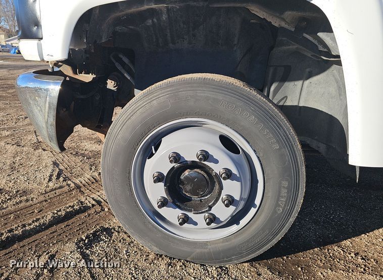 image for item DW3164 2003 GMC C4500 flatbed truck