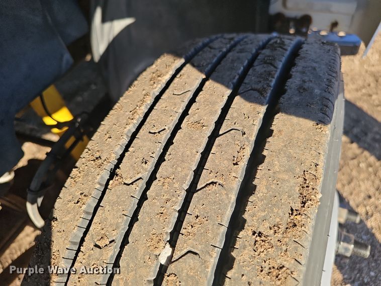 image for item DW3164 2003 GMC C4500 flatbed truck