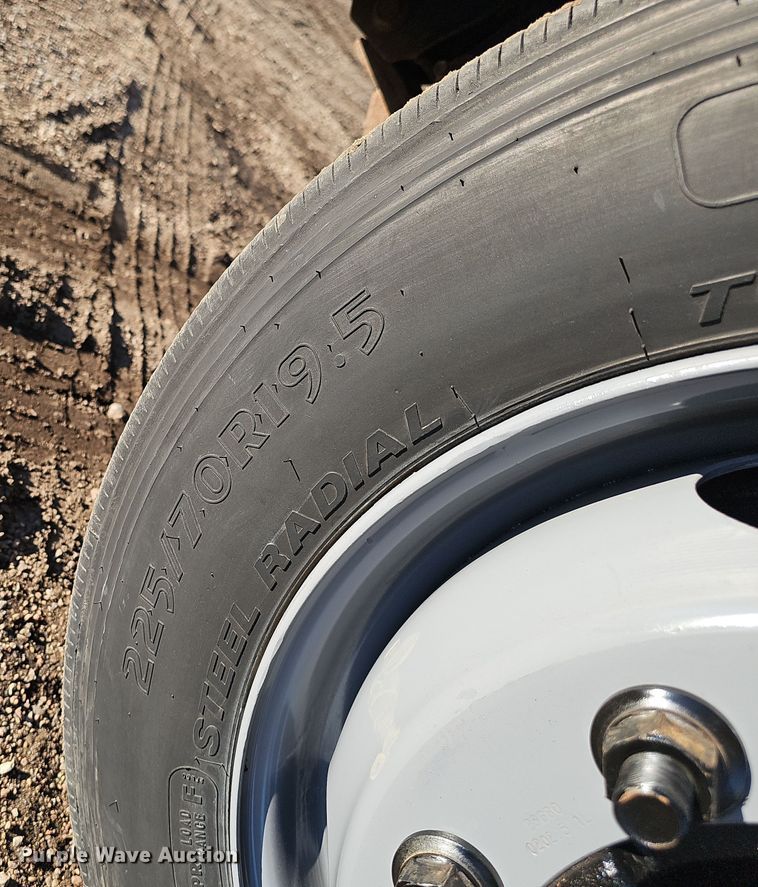 image for item DW3164 2003 GMC C4500 flatbed truck