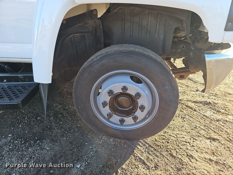 image for item DW3164 2003 GMC C4500 flatbed truck