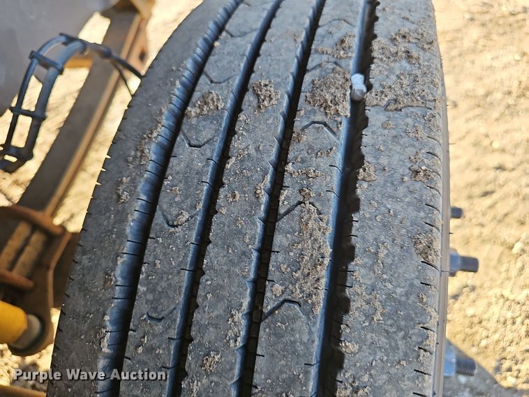 image for item DW3164 2003 GMC C4500 flatbed truck