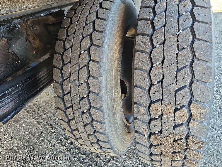 image for item DW3164 2003 GMC C4500 flatbed truck