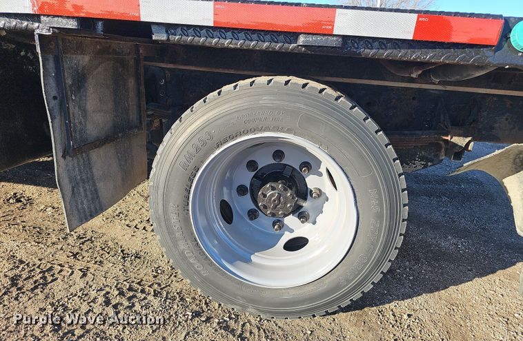 image for item DW3164 2003 GMC C4500 flatbed truck