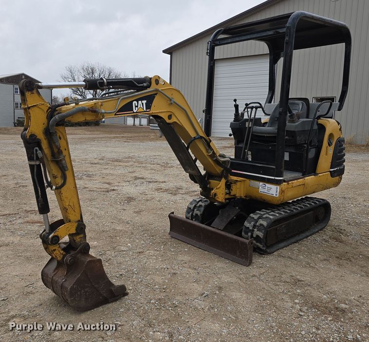 image for item DW3181 1999 Caterpillar 301.5 mini excavator