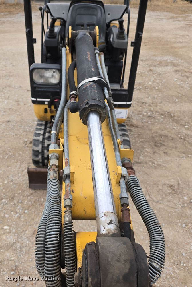 image for item DW3181 1999 Caterpillar 301.5 mini excavator