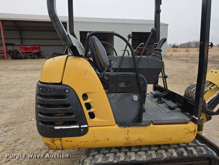 image for item DW3181 1999 Caterpillar 301.5 mini excavator