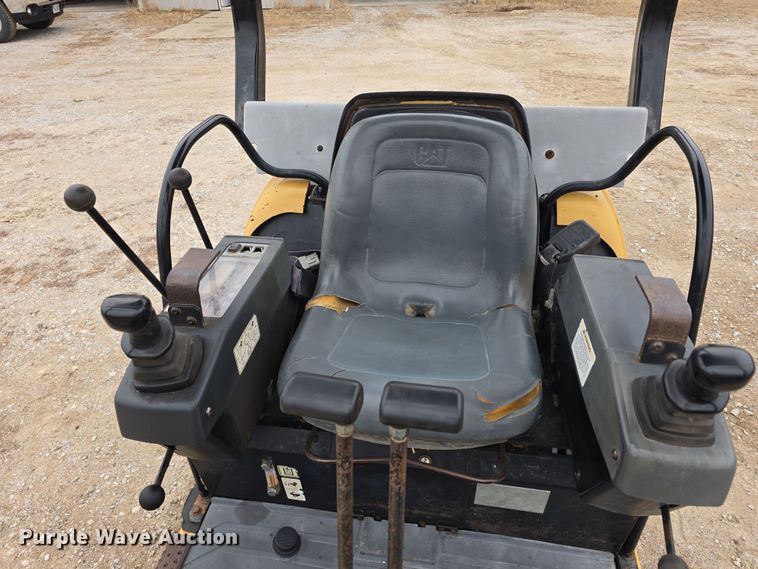 image for item DW3181 1999 Caterpillar 301.5 mini excavator
