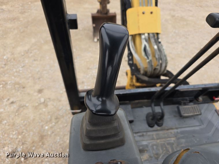 image for item DW3181 1999 Caterpillar 301.5 mini excavator