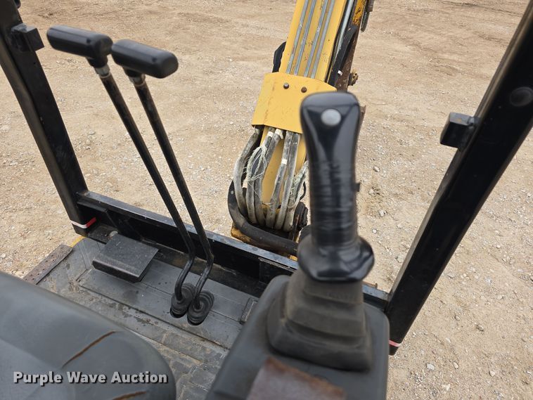 image for item DW3181 1999 Caterpillar 301.5 mini excavator