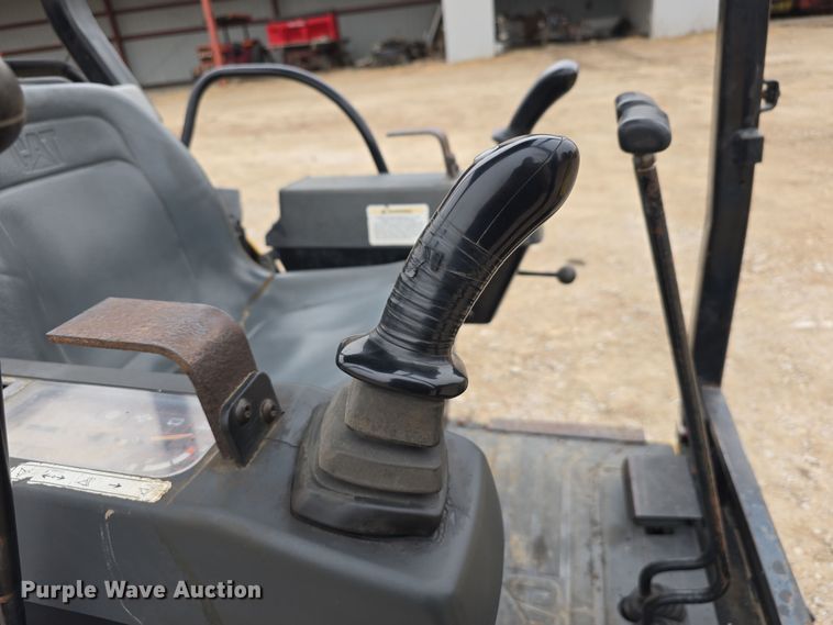 image for item DW3181 1999 Caterpillar 301.5 mini excavator