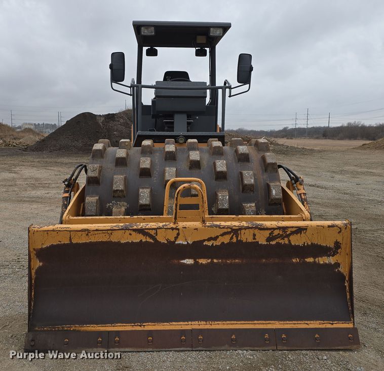 image for item DW3182 2005 Case SV208 single drum vibratory roller