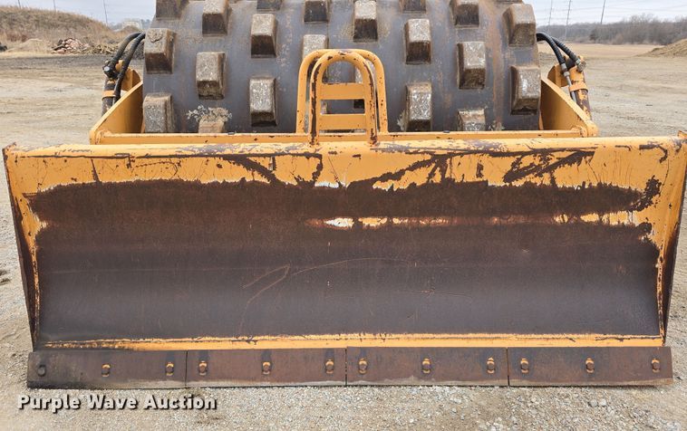 image for item DW3182 2005 Case SV208 single drum vibratory roller