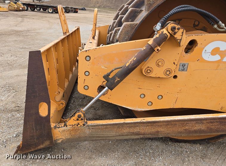 image for item DW3182 2005 Case SV208 single drum vibratory roller